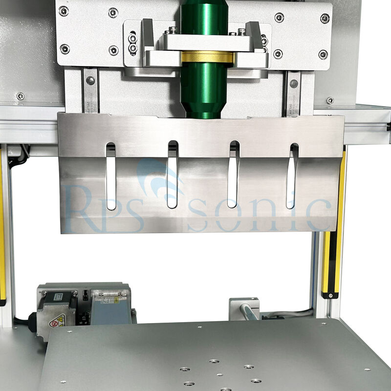 Hocheffizientes halbautomatisches Ultraschallkuchen-Schnittsystem Ultraschallmesser für Bäckereimaschine